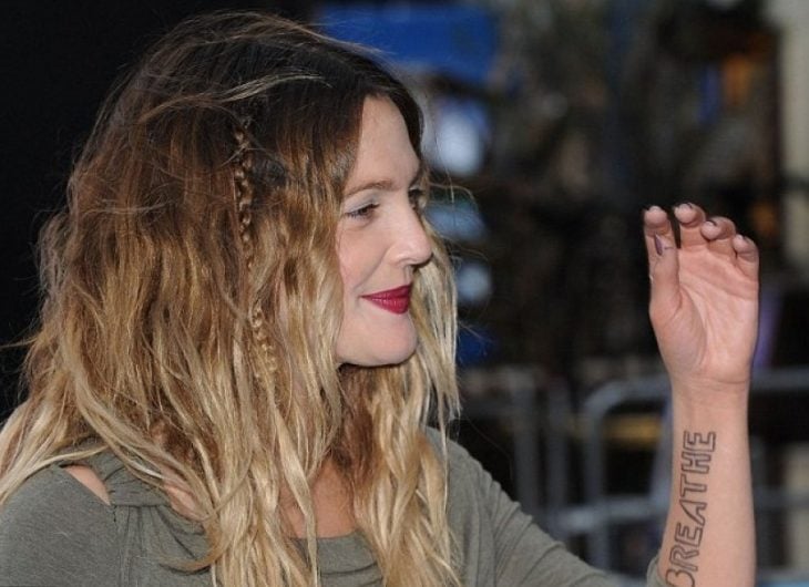 tatuaje antebrazo Drew Barrymore