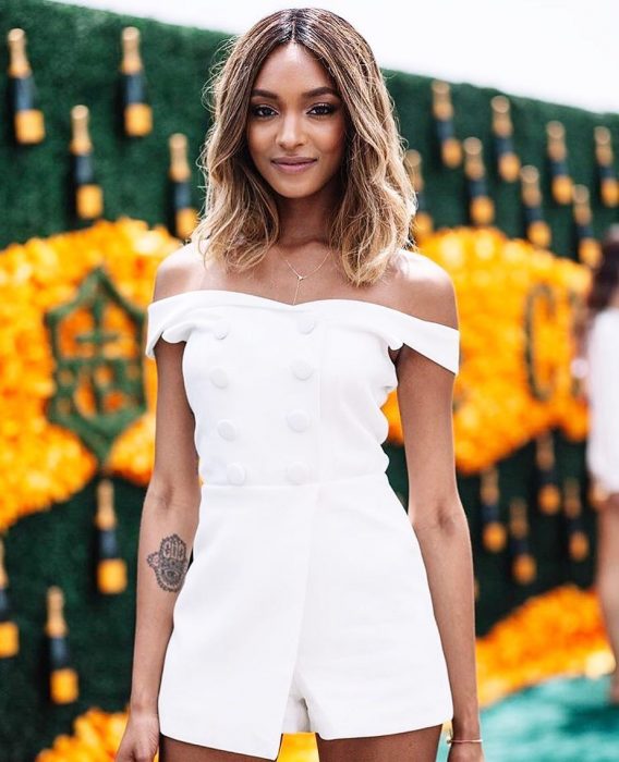 tatuaje hamsa antebrazo Jourdan Dunn