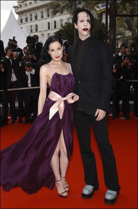 DITA VON TEESE Y MARILYN MANSON abrazados en un evento 