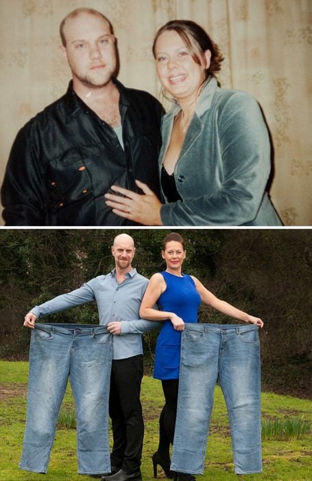 Pareja mostrando unos pantalones de su antes y después de perder peso 