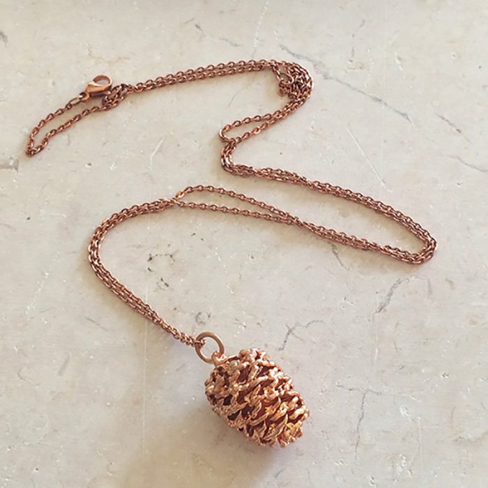 collar de piña color rose gold 