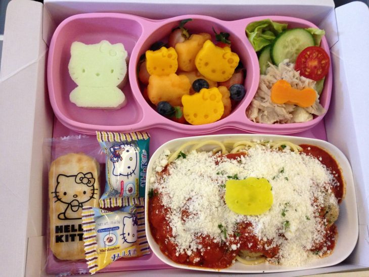 comida vuelo Hello Kitty