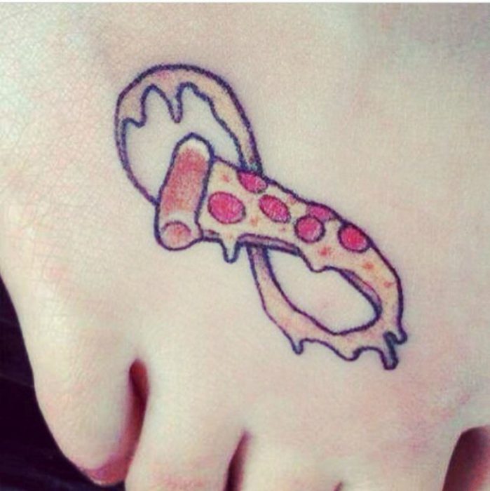 tatuaje de pizza infinita 