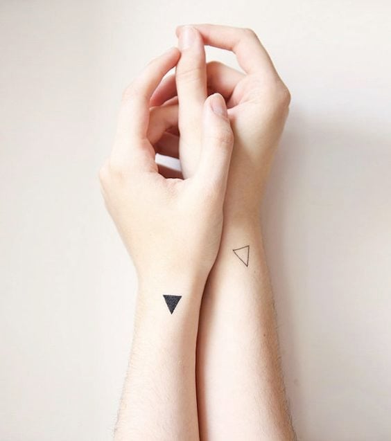 Tatuaje de triángulos. 