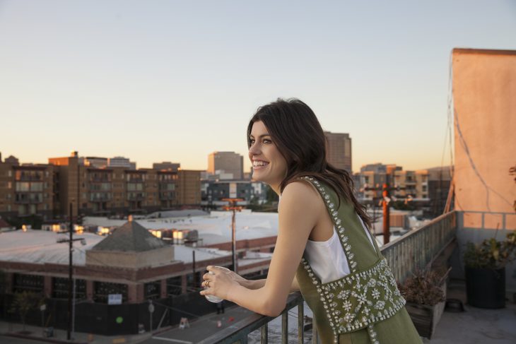 Fotografía de muchacha riendo. 