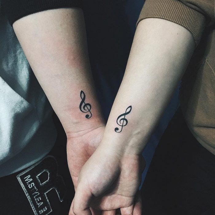 Tatuajes de una clave sol. 