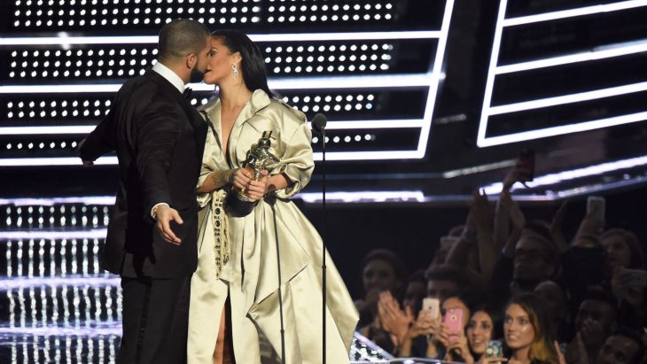 Drake confiesa su amor por Rihanna en los premios MTV 