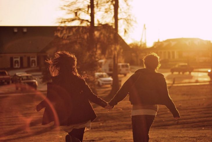 pareja caminando