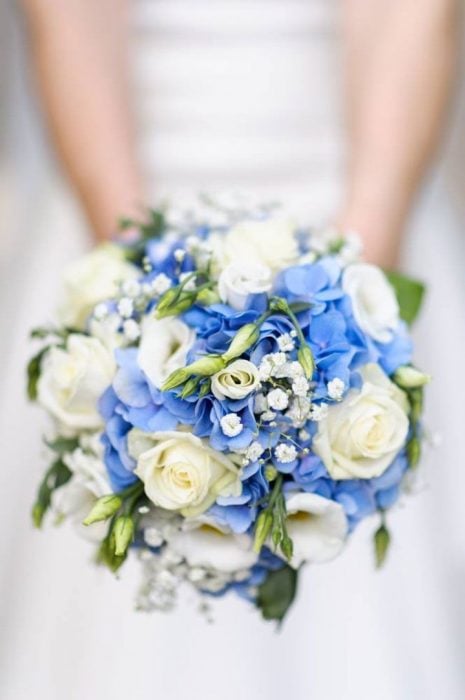 ramo de novia flores azules