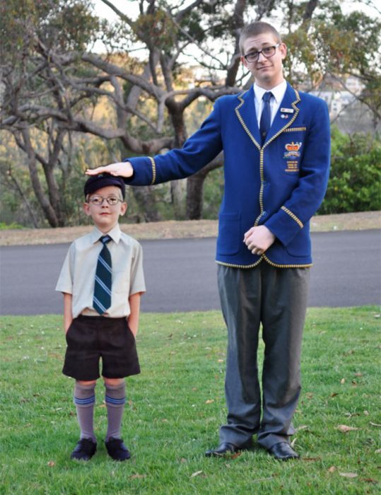 Chico el primer día en el colegio, vs el último día en el colegio 