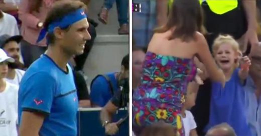 Rafael Nadal detiene juego para que una pequeña perdida pueda encontrar a su mamá