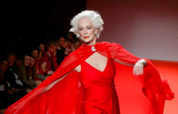 Carmen Dell'Orefice en pasarela. 