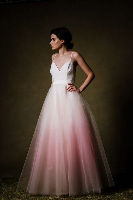 20 vestidos de novia que demuestran la belleza del estilo deslavado