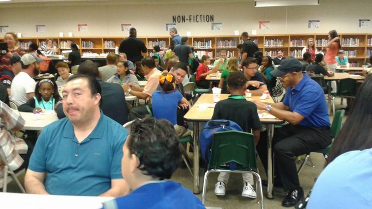 Festival del día de las donas en la escuela de Texas, Estados Unidos 