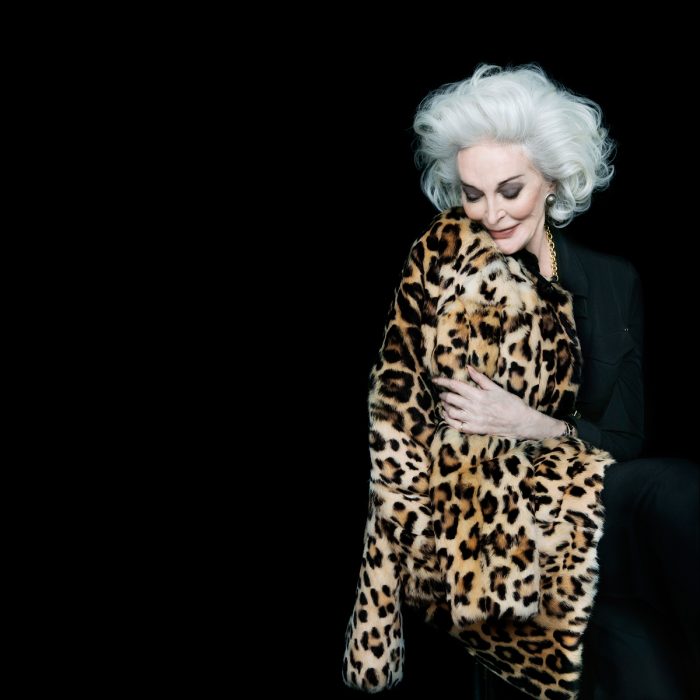 Carmen Dell'Orefice en sesión de fotos. 