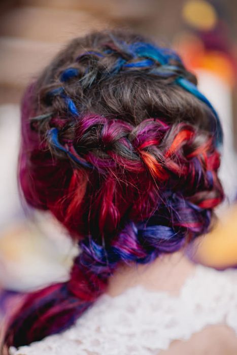 El cabello de la novia lució así. 