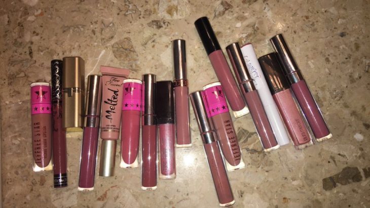 Labiales de un sólo color y un sólo tipo. 