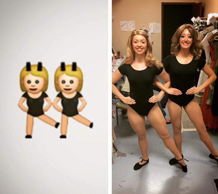 dos mujeres vestidas de emojis whatsapp bailarinas 