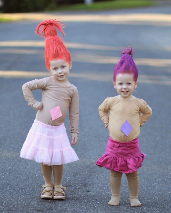 niñas pequeñas disfrazadas de trolls