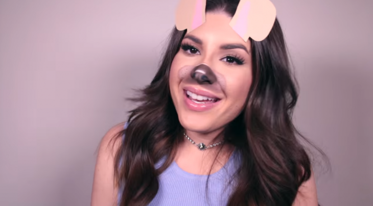 mujer maquillada como filtro de perrro snapchat 