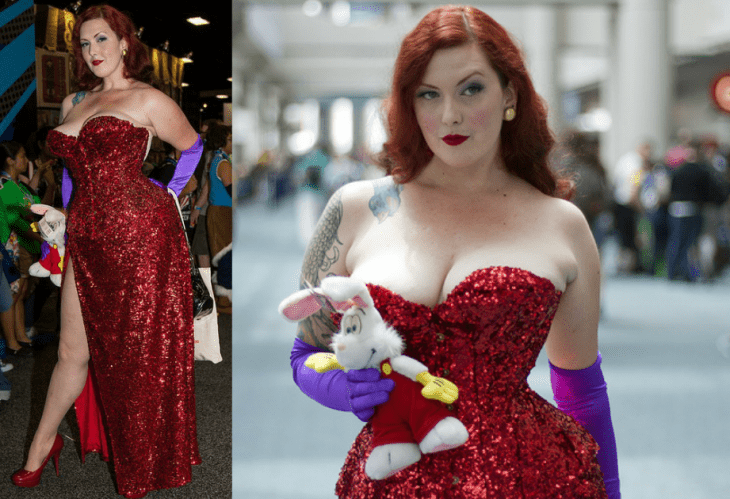 mujer con disfraz de jessica rabbit 