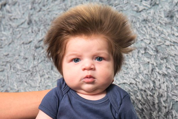 bebé con mucho cabello