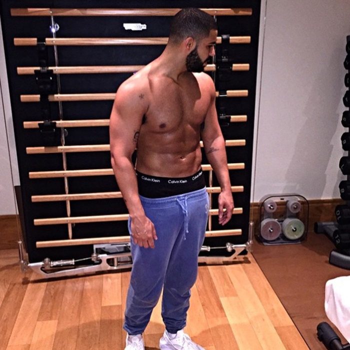 Drake sin camisa 