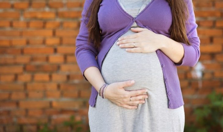 vientre de mujer embarazada