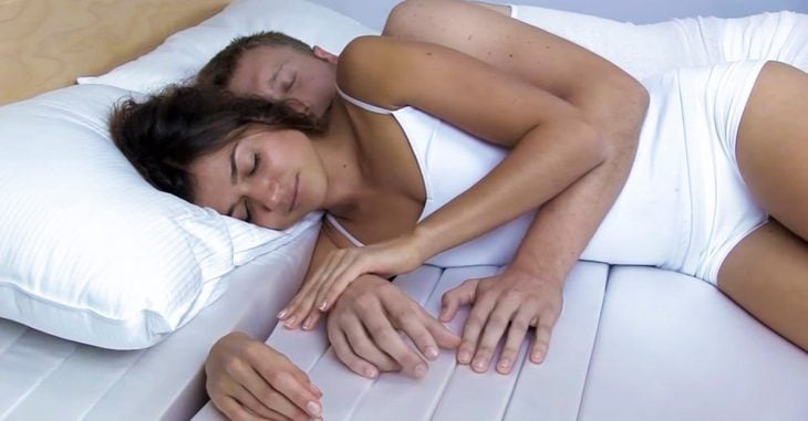 Conoce el colchón ideal para dormir acurrucada de tu pareja