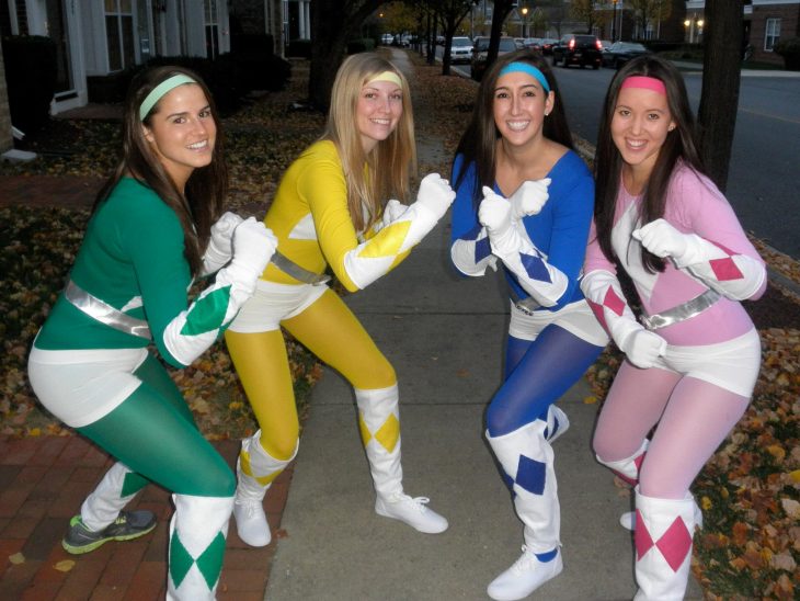 mujeres vestidas de power rangers 