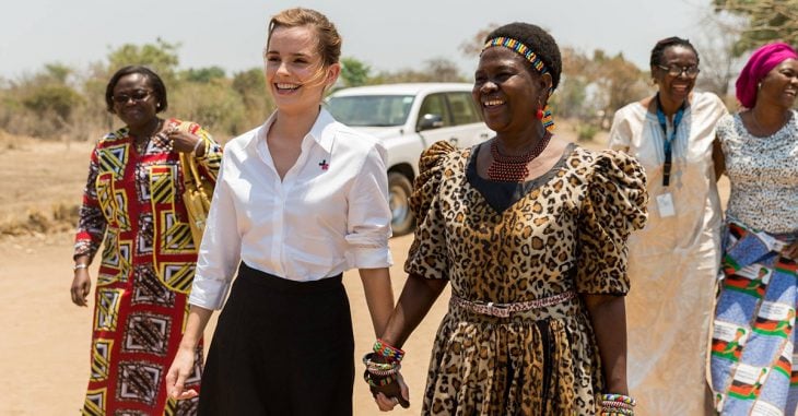 Emma Watson visita África en el día internacional de la niña y protesta contra el matrimonio infantil
