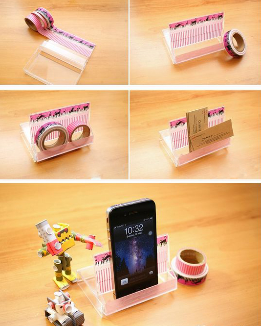 Porta celular hecho con una caja para casettes. 