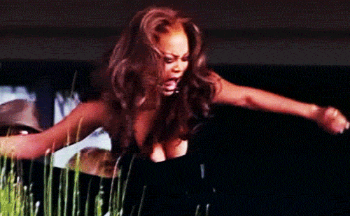 Tyra Banks gritando. 