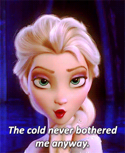 Elsa diciendo que el frío no le molesta. 