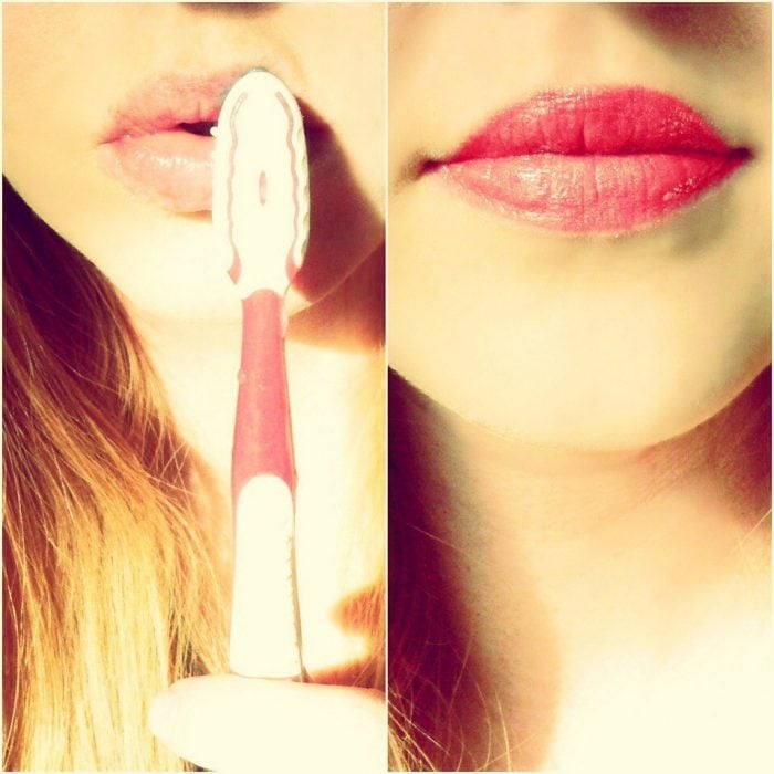 Suaviza tus labios con tu cepillo de dientes. 