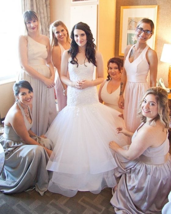 La novia con sus damas. 