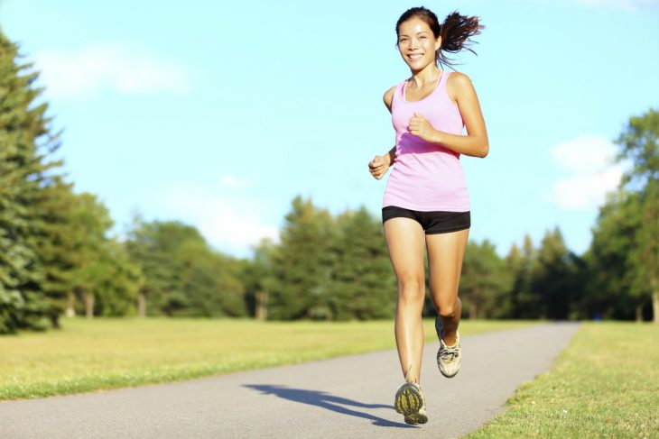 Chica corriendo. 