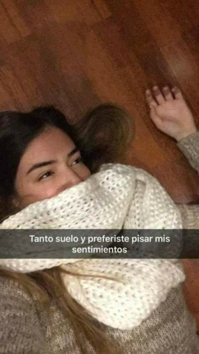 snapchat mujer en el suelo 