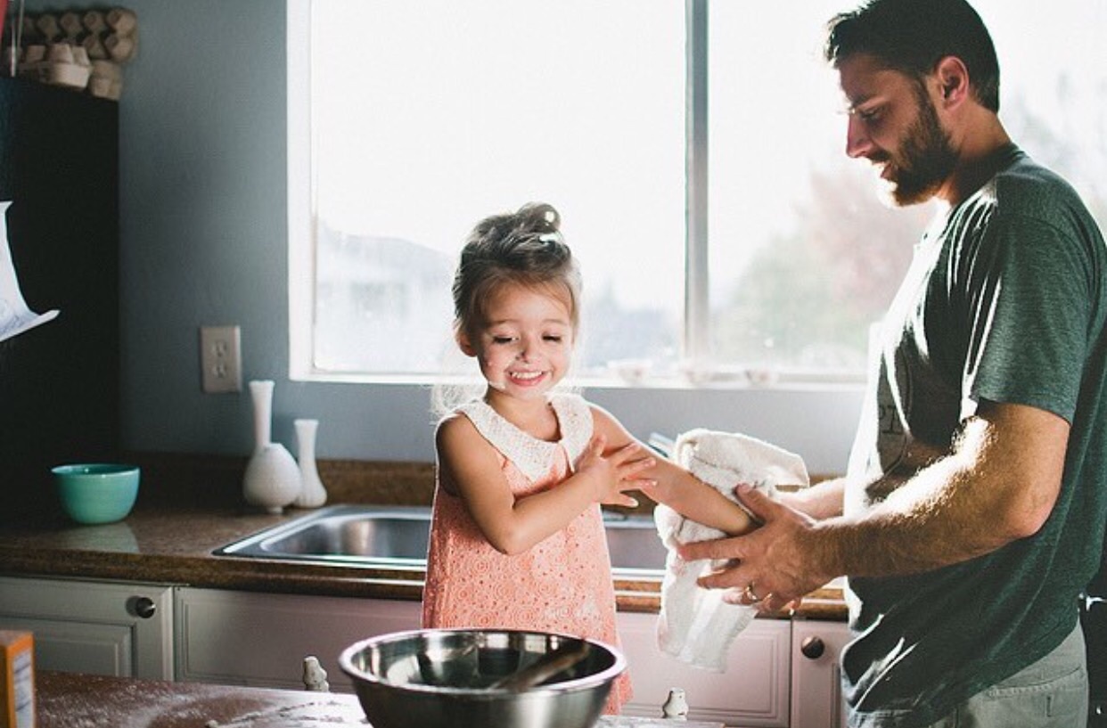 papá e hija.