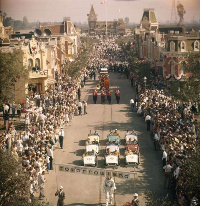 Desfile de la primera vez que abrió el parque de disneyland 