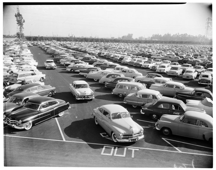 Estacionamiento del parque de diversiones disneyland