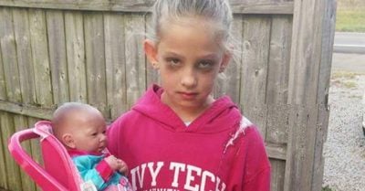 Internet enloqueció con esta pequeña que se disfrazó de ‘madre cansada’ en Halloween