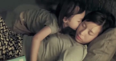 Parece una mamá normal, pero su historia es lo más conmovedor que verás hoy