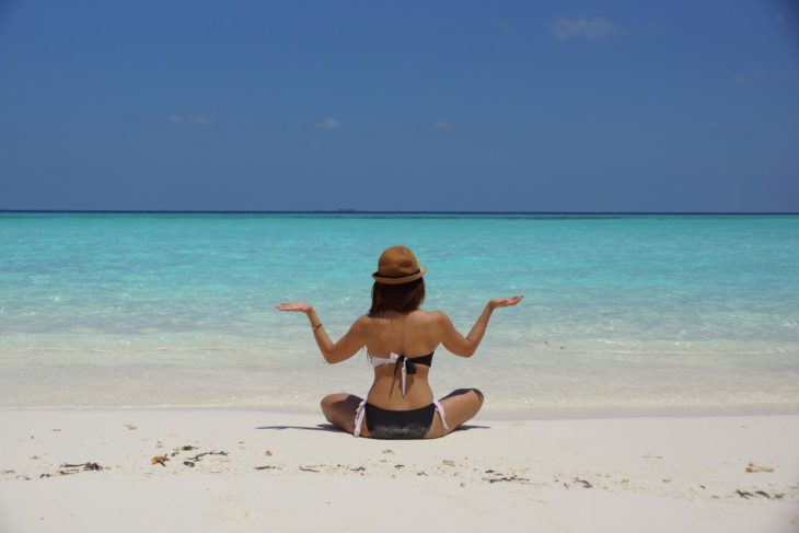 chica en la playa