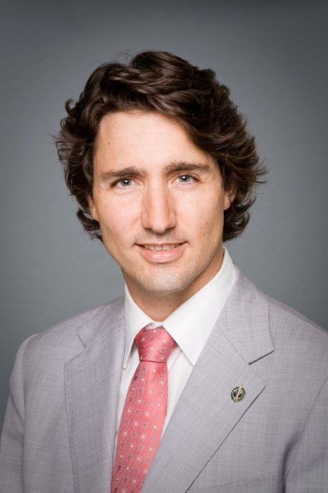Justin Trudeau posando como galán 