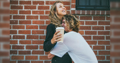 10 Razones por las que salir con una chica a la que le gusta ‘arreglar’ a las personas, es lo mejor