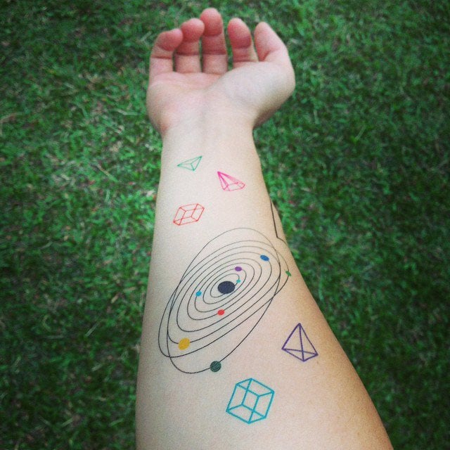 Tatuajes espaciales con estrellas y constelaciones