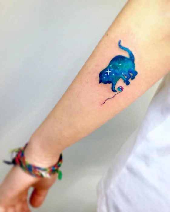 Tatuaje gato espacial