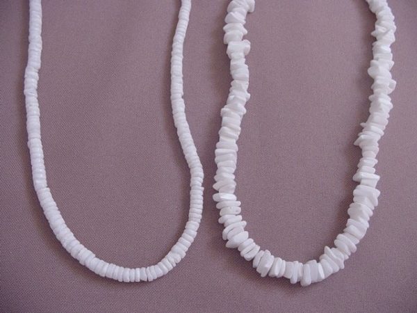 Collares de conchitas.