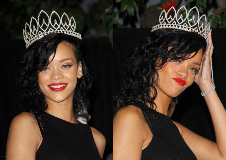 mujer morena con cabello negro y corona